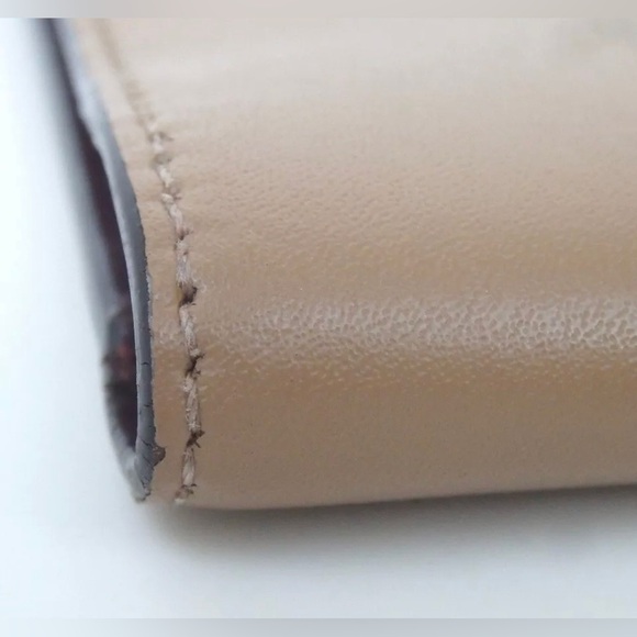 FENDI Leather Single Studs Bifold Wallet 🤩❤️🔥 - Picture 14 of 17